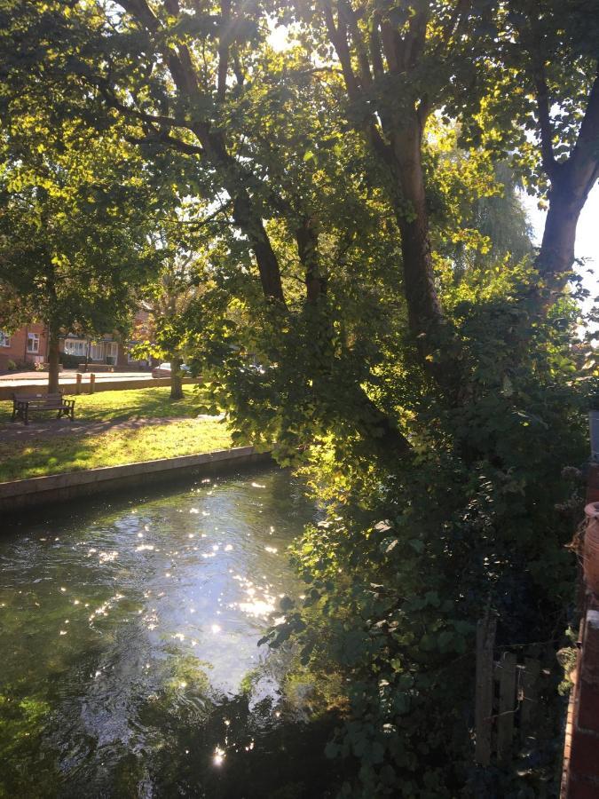 Rivergem - Riverside Coach House Winchester Buitenkant foto